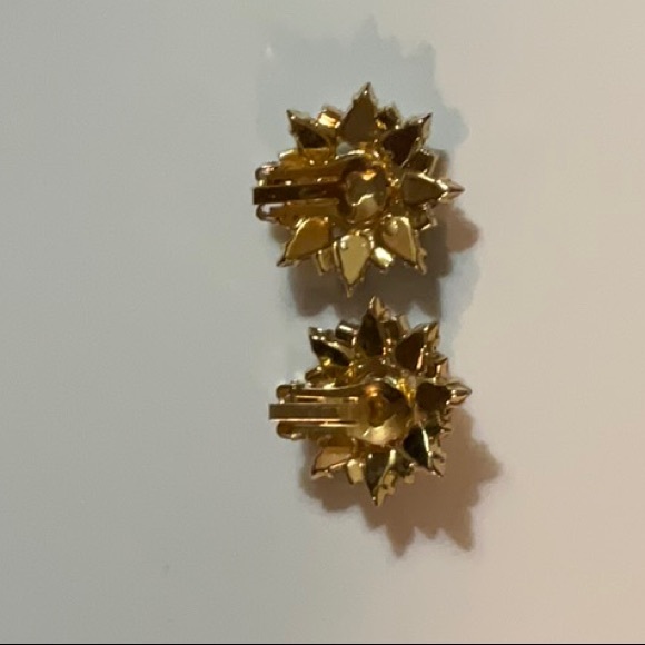 Retro Clip On Earrings Brilliantly Sparkly Stones and Gold-Tone Metal - Picture 6 of 12